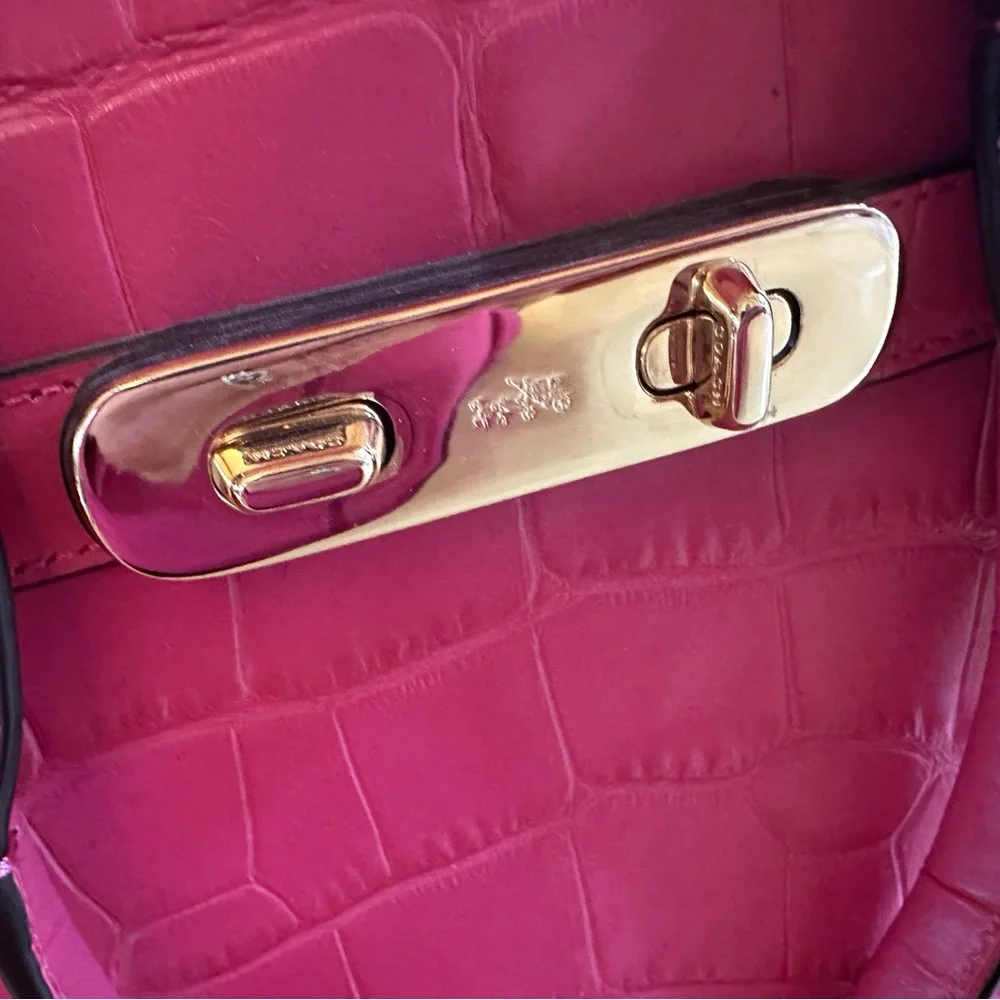 NWT Coach Swagger 27 Dahlia Pink Croc-Embossed crossbody purse/satchel. - Picture 6 of 12